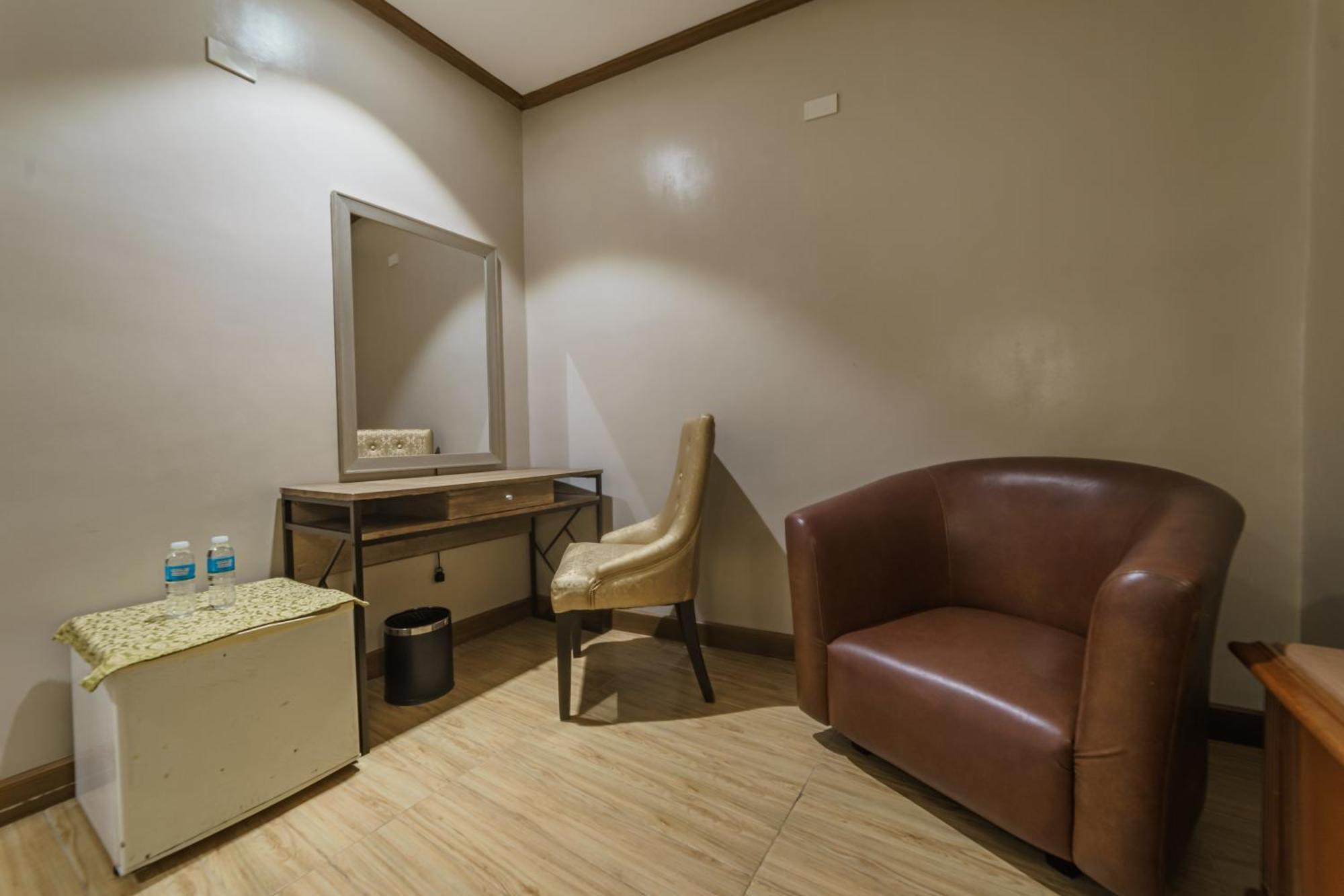 Robertson Hotel Naga  Eksteriør billede