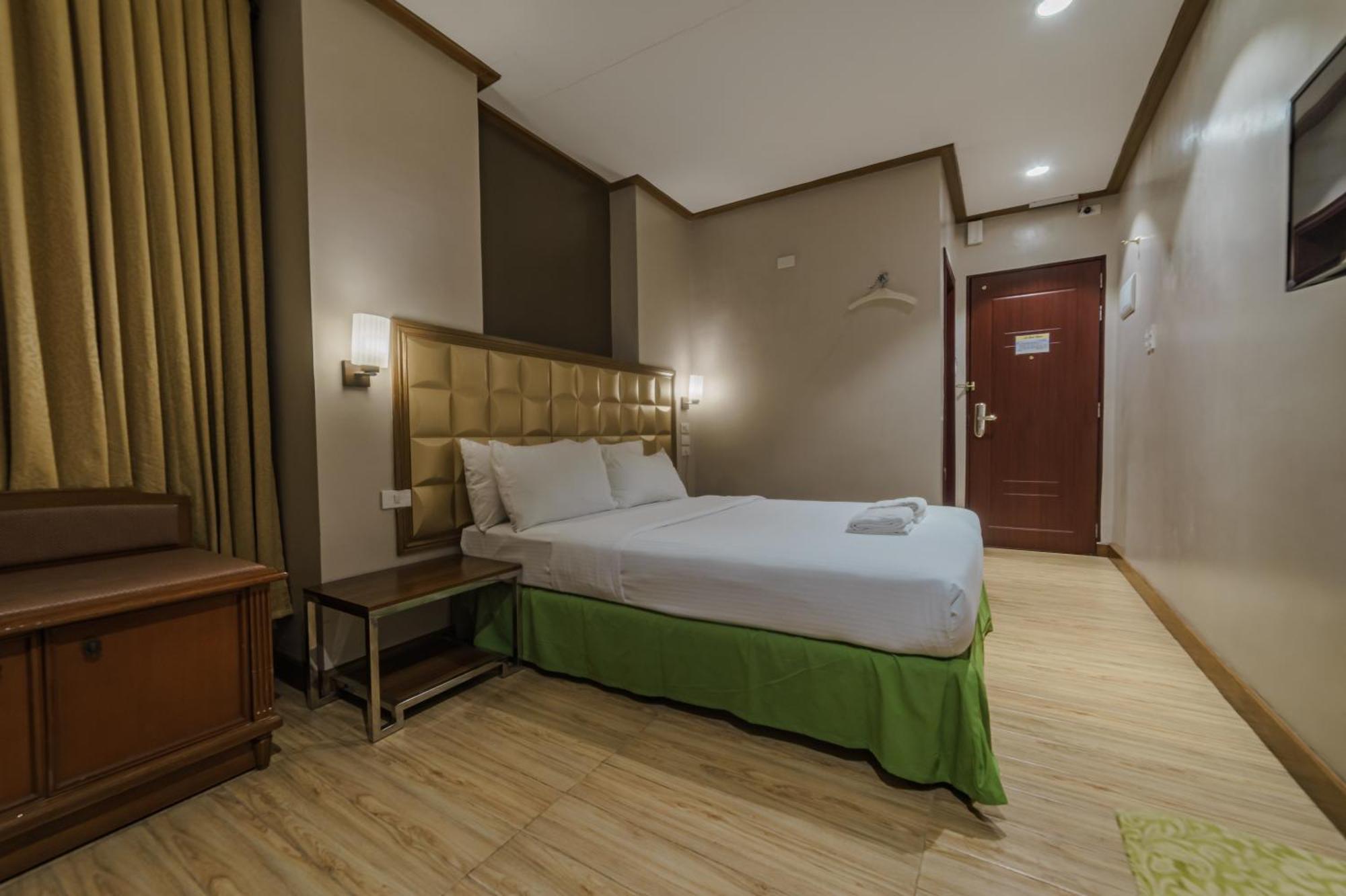 Robertson Hotel Naga  Eksteriør billede