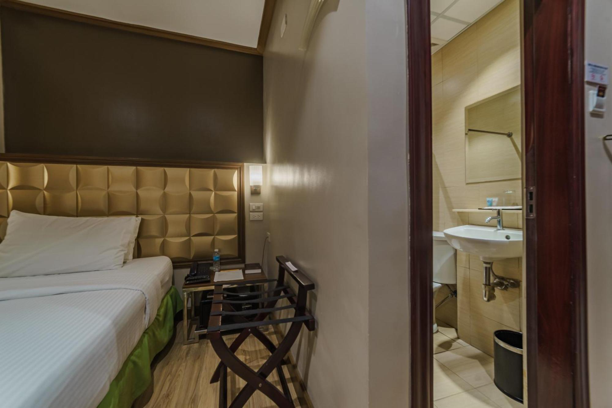 Robertson Hotel Naga  Eksteriør billede