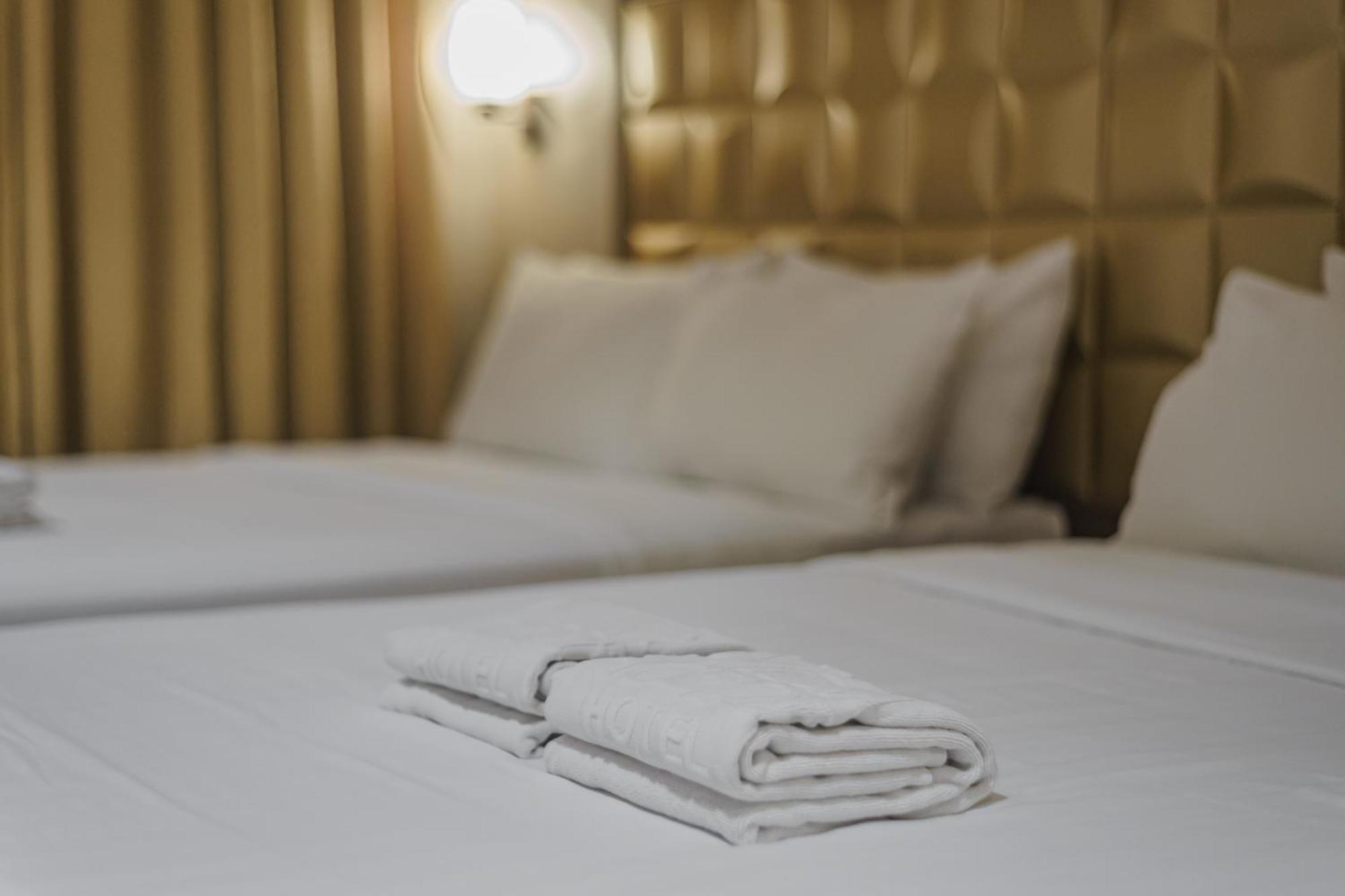 Robertson Hotel Naga  Eksteriør billede