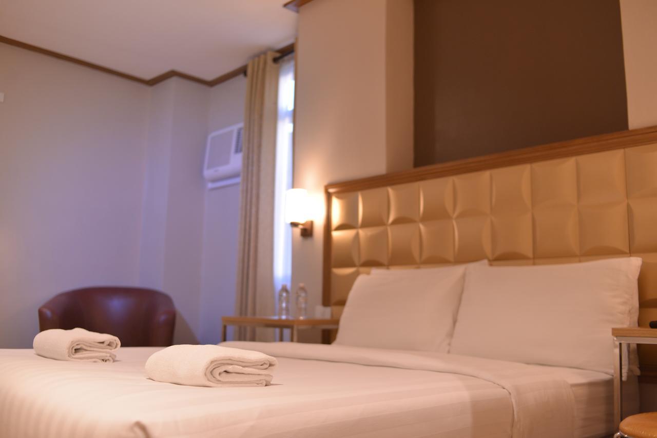 Robertson Hotel Naga  Eksteriør billede