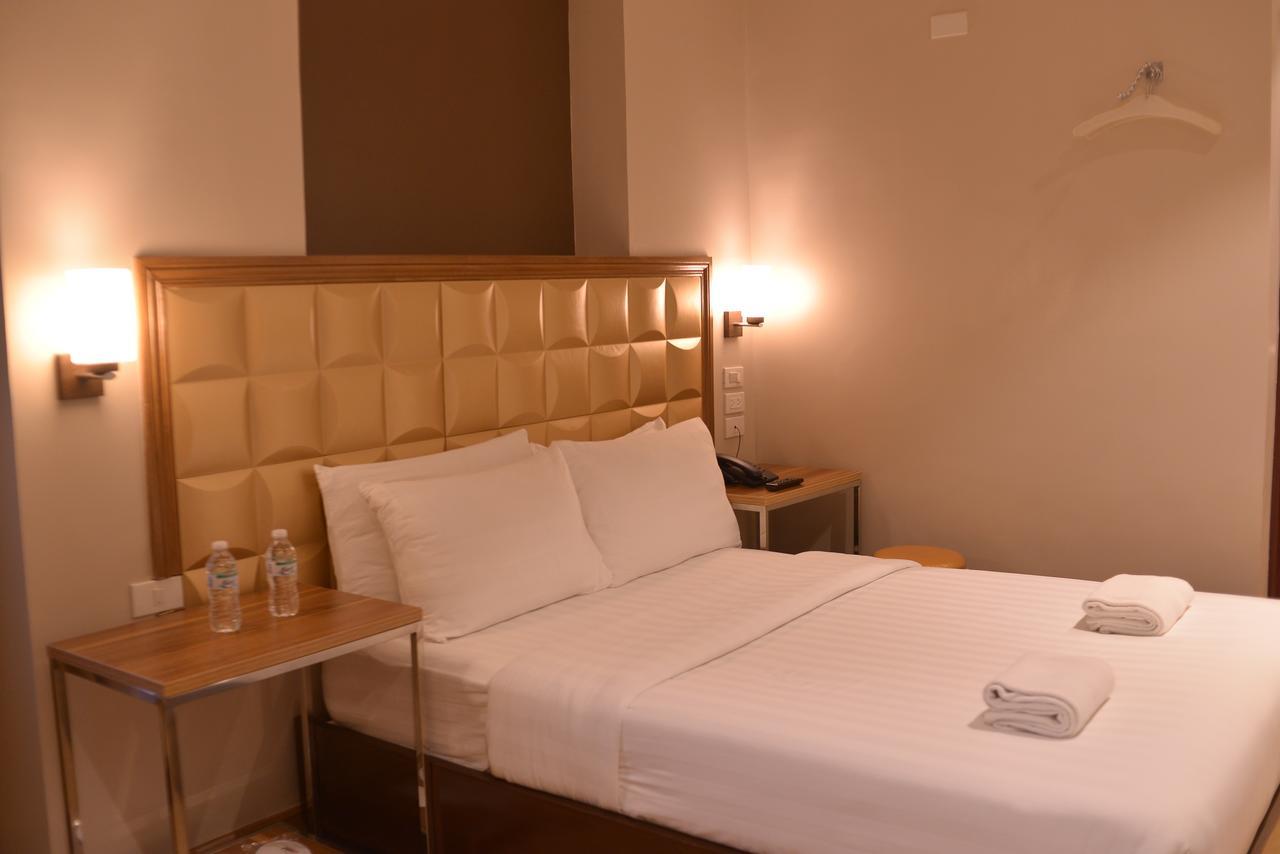 Robertson Hotel Naga  Eksteriør billede