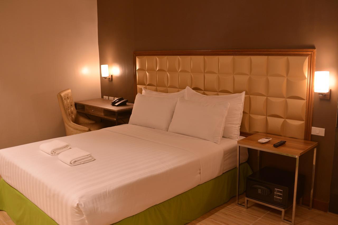 Robertson Hotel Naga  Eksteriør billede