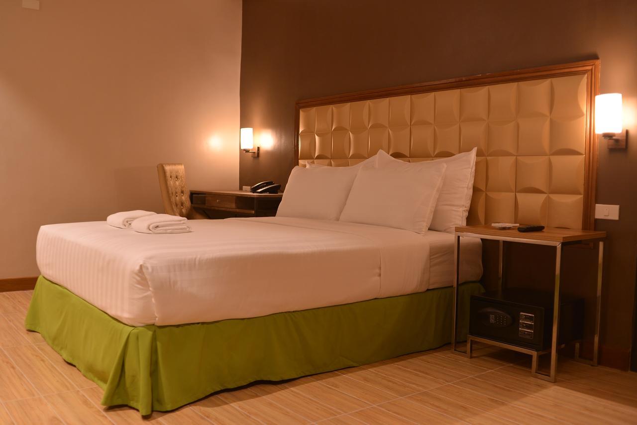 Robertson Hotel Naga  Eksteriør billede