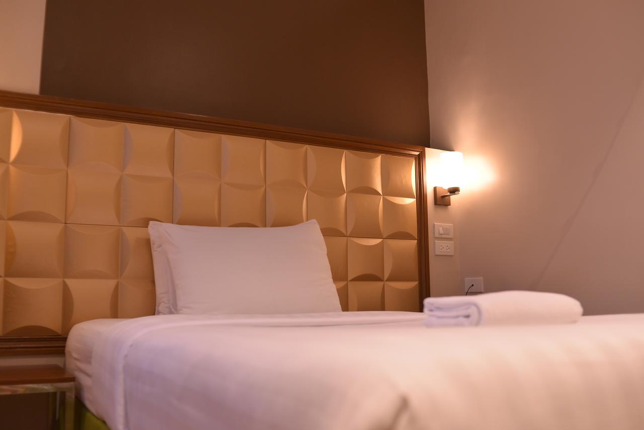 Robertson Hotel Naga  Eksteriør billede