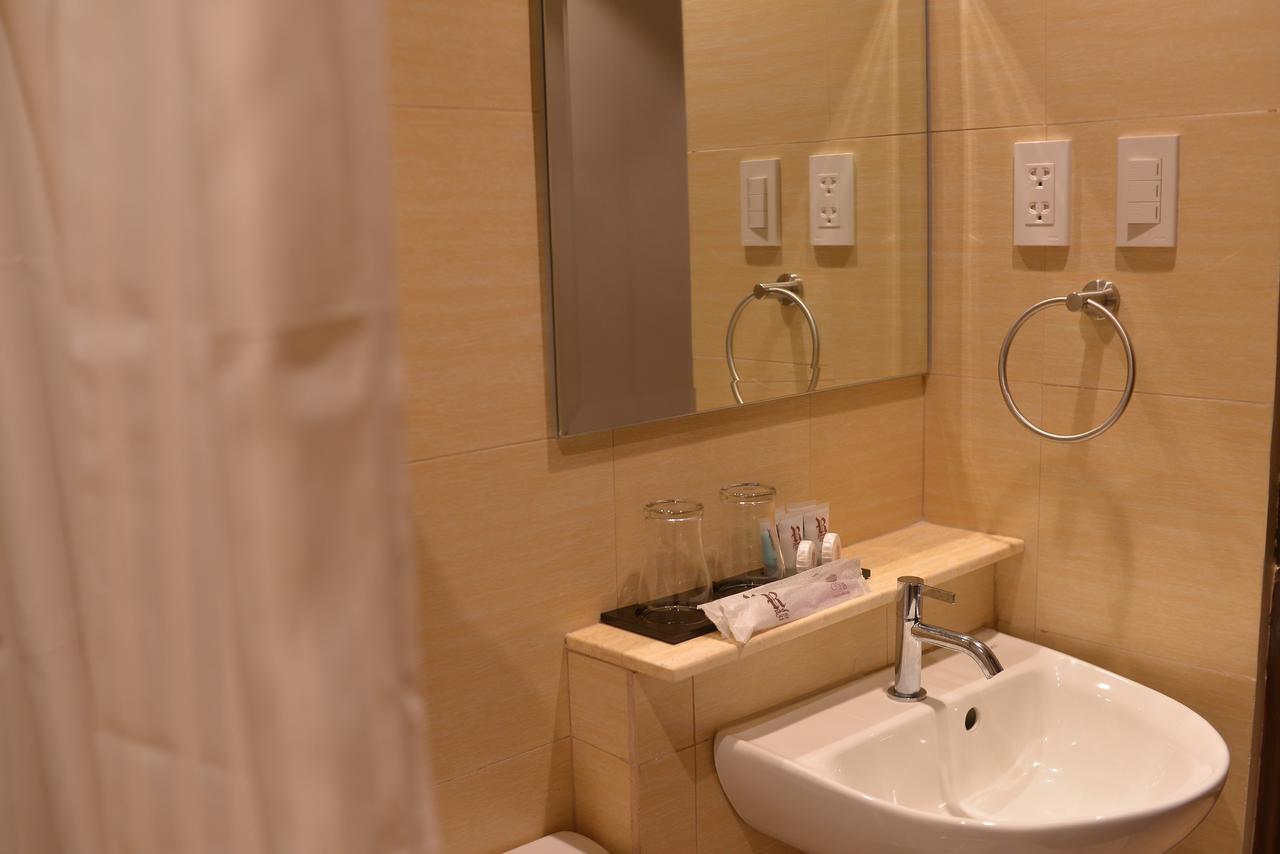 Robertson Hotel Naga  Eksteriør billede